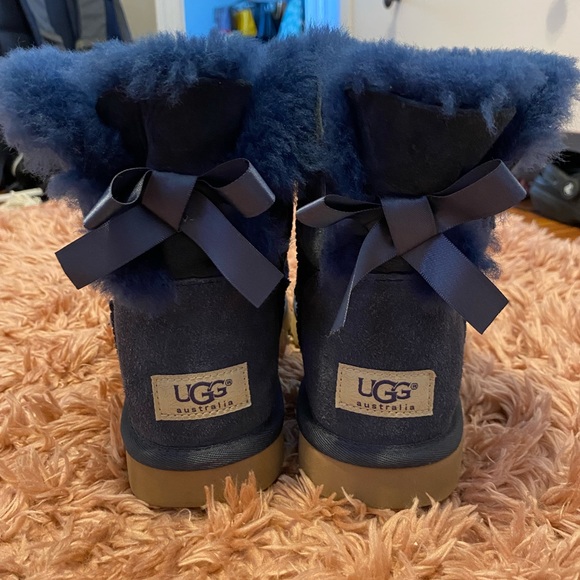 Ugg boots - Picture 1 of 3